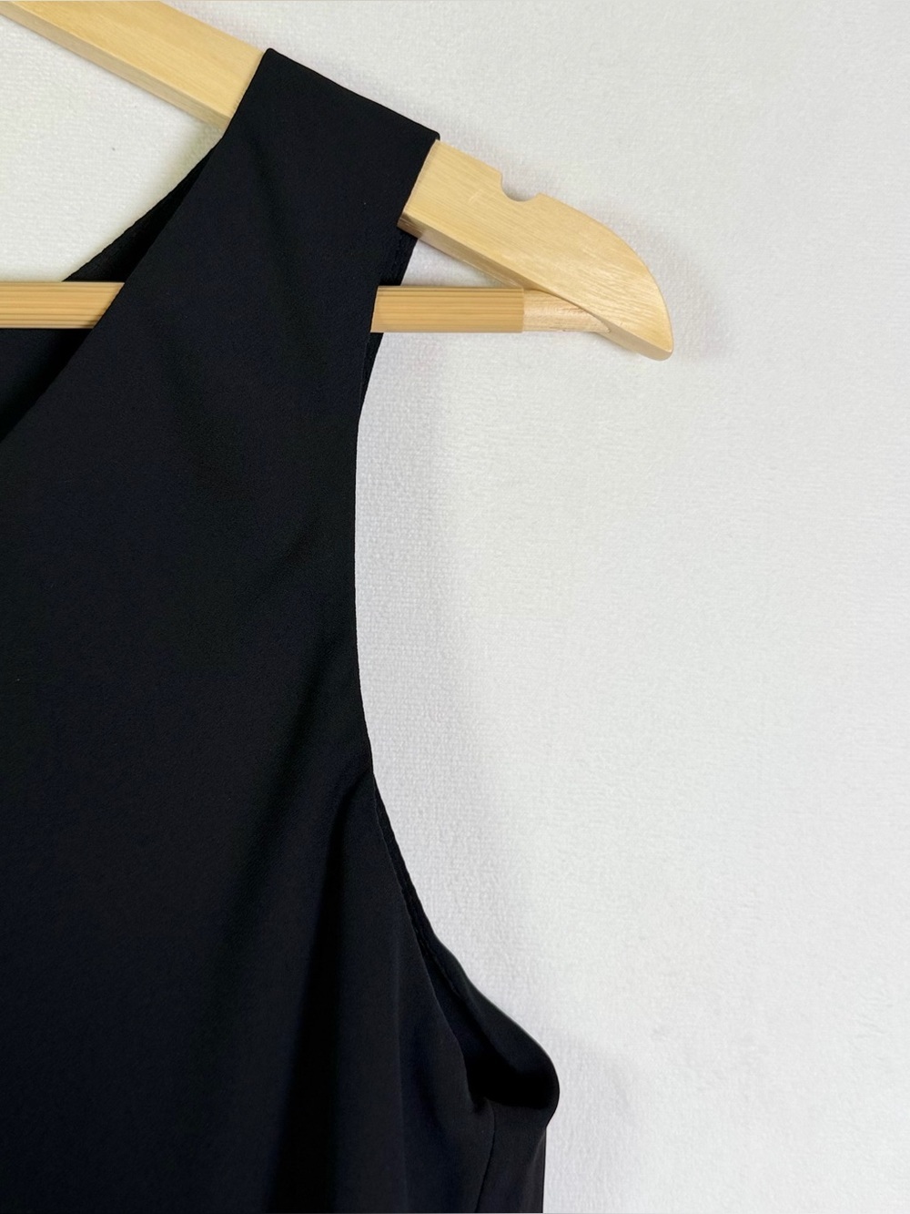 Frank Lyman Women’s Black Layered Chiffon V-Neck Sleeveless Blouse Top Size 8 - Picture 6 of 7